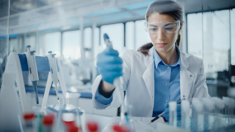 woman doing analysis on the lab